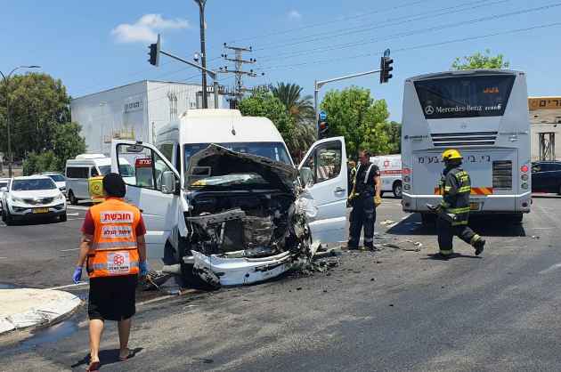ДТП в Хайфе: 14 человек, в основном дети, пострадали