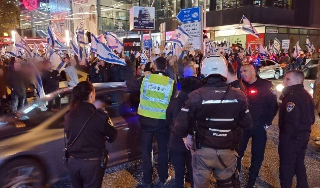 В Хайфе перекрыто движение транспорта из-за антиправительственной акции протеста