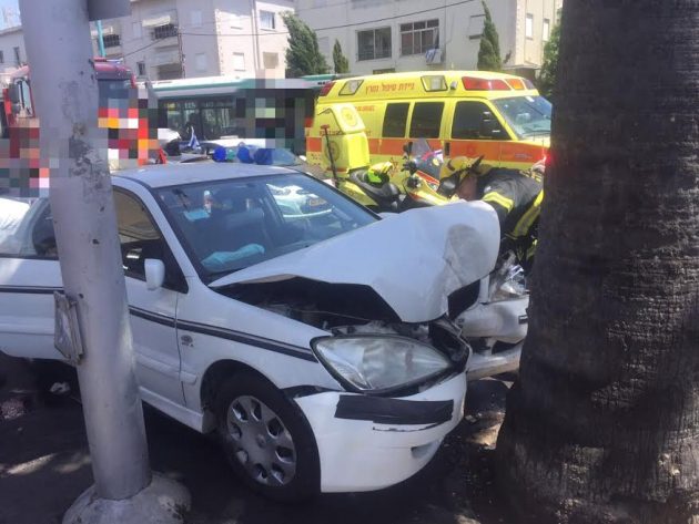 Шдерот ха-Наси: автомобиль врезался в дерево