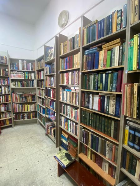 Приходите! Уникальному книжному магазину нужны покупатели!