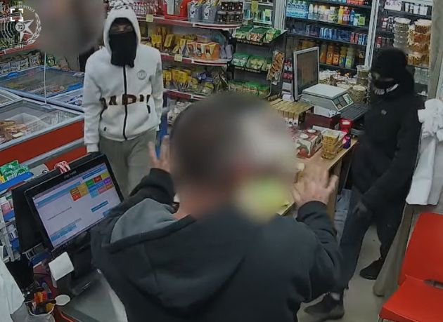 Смотрите: дерзкое ограбление мини-маркета в Хайфе