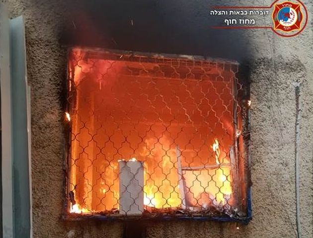 Сильный пожар в здании на улице Герцль