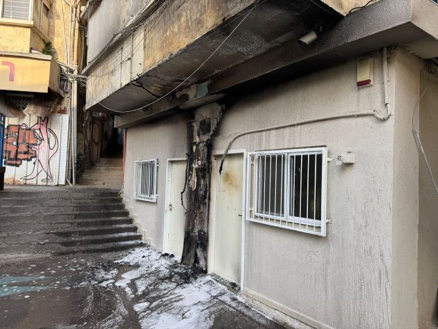 Пожар в Хайфе: загорелась внешняя часть здания — причины выясняются