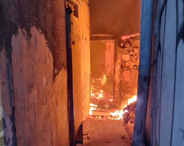 Пожар на Адаре: 10 пострадавших