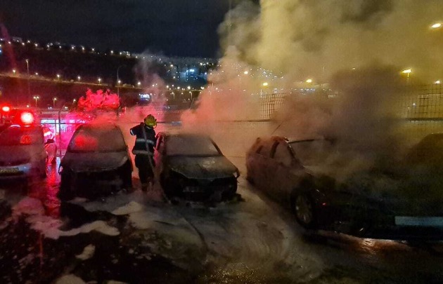 Ночью в Хайфе горели автомобили