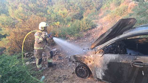 ЧП в Хайфе: автомобиль сорвался в овраг и загорелся